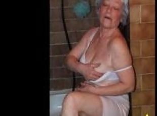 OmaPass Hot grannies showing her wet pussy