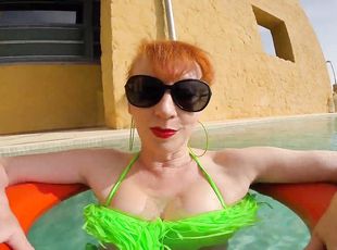 نظارات الشمسية, في الهواء الطلق, حمراء الشعر, حمام سباحة, جميلة الطلعة, بيكيني